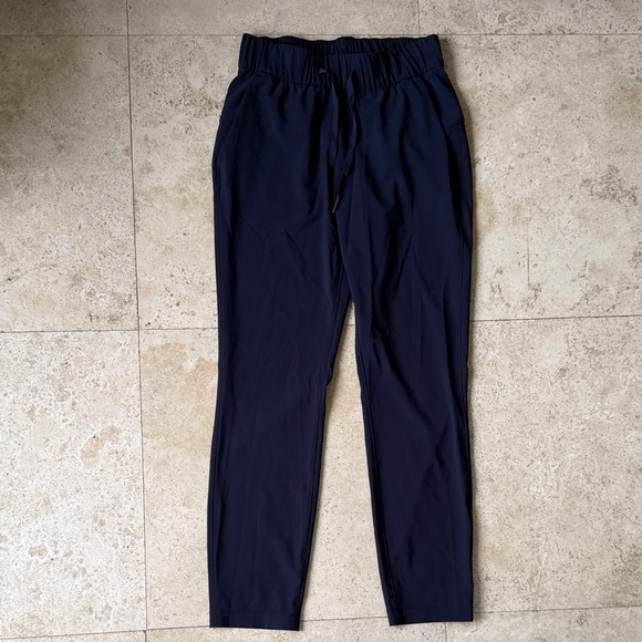 Lululemon On The Fly Crop Pant Midnight Navy Blue Sz 2 - Picture 3 of 7